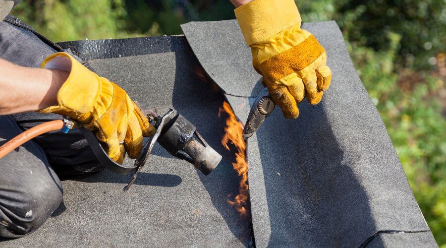 Expert Emergency Roof Repairs services in Flora, LA